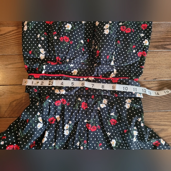 NWT Gorgeous summer dress, beautiful flowy hem line. Very complementing colours - Picture 4 of 12